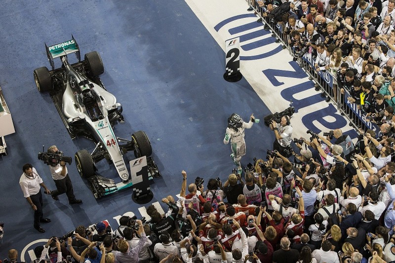 Who should replace Rosberg at Mercedes?