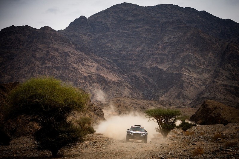 Al-Attiyah beats Peterhansel to Dakar Stage 11 win, Sainz third