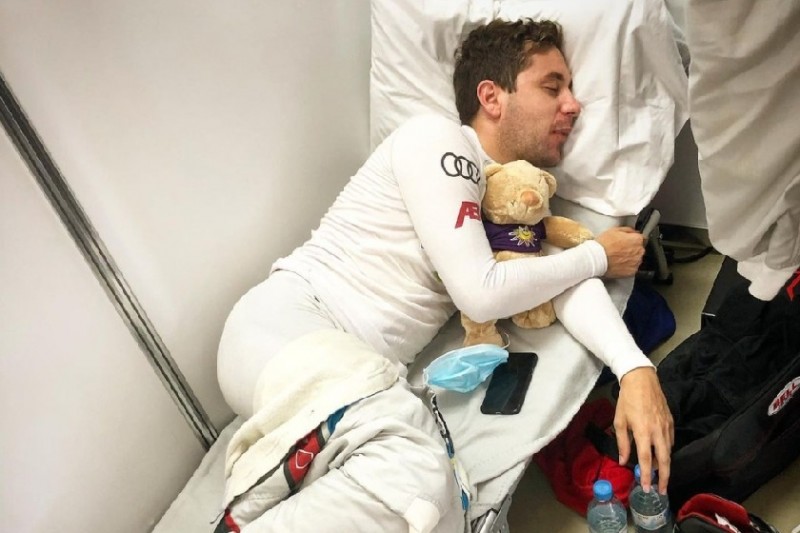 Powernap mit Teddy: Müller outet Frijns' Qualifying-Geheimnis in der DTM