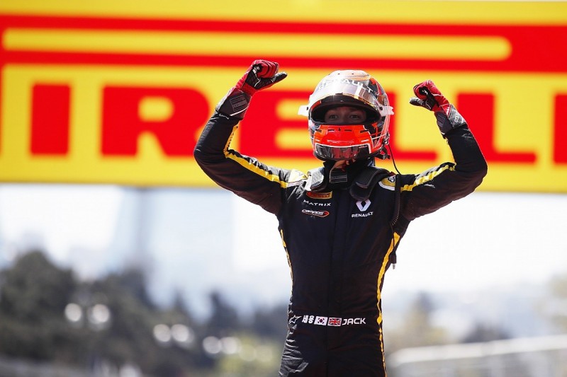 Baku F2: Renault F1 junior Jack Aitken wins fraught first race