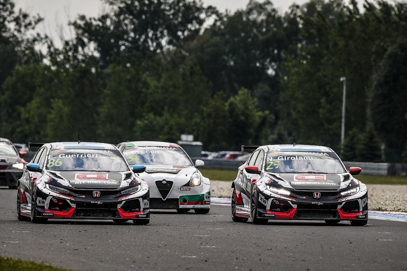 Slovakia WTCR: Girolami extends points lead in Munnich Honda one-two