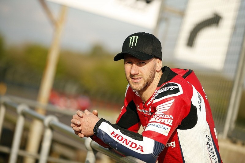 North West 200: Ian Hutchinson loses Superstock qualifying time