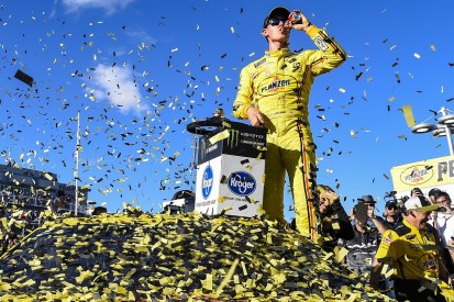 Las Vegas NASCAR: Logano resists Keselowski in Penske one-two