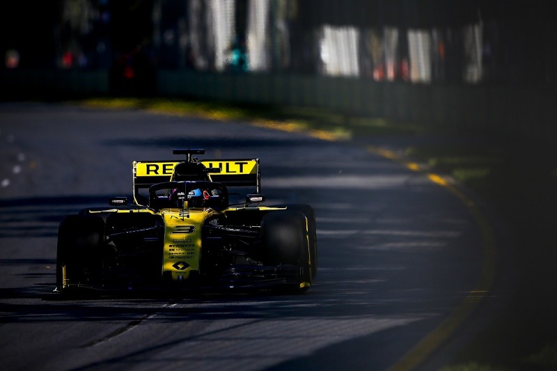 Daniel Ricciardo hit by 'strange' seat issue in Melbourne practice