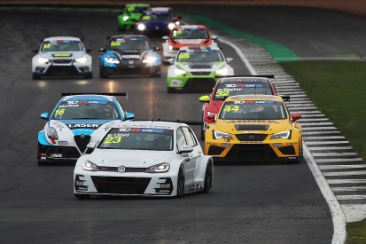 TCR UK merged into series for older touring cars for its second season