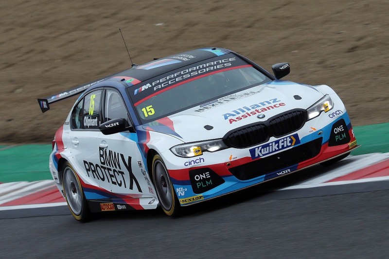 BTCC Brands Hatch: Oliphant heads WSR 1-2-3, Moffat caused red flag