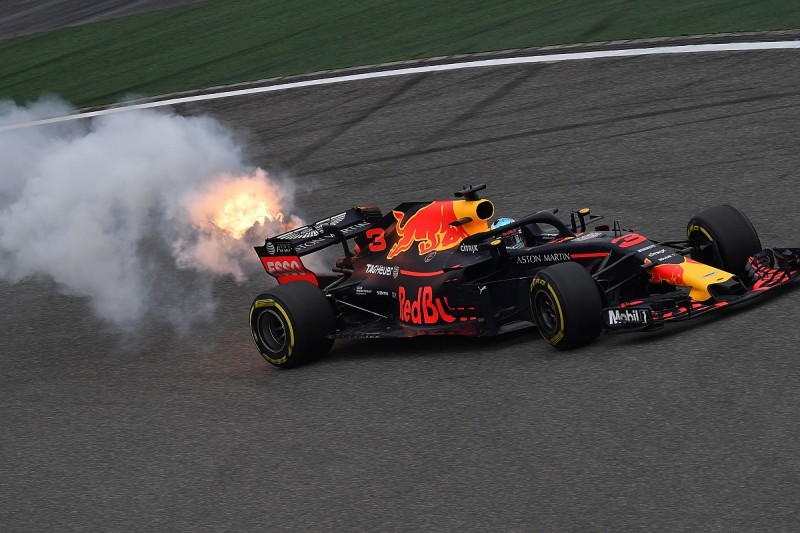 Renault let its own Formula 1 staff down - Red Bull boss Horner