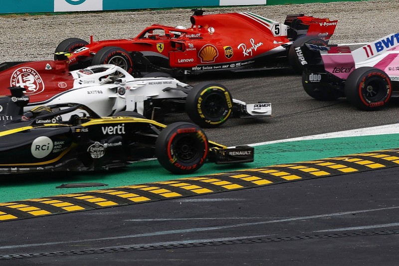 Ex-Ferrari F1 driver Irvine: Overrated Vettel is a 'one-trick pony'