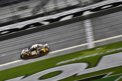 Jimmie Johnson apologises to Kyle Busch for NASCAR Duel collision