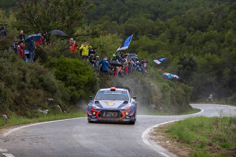 WRC Rally Spain: Puncture for Tanak's Toyota hands Sordo the lead