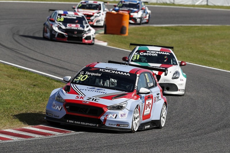 Suzuka WTCR: Tarquini wins and opens points lead, Ceccon penalised