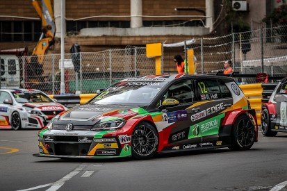 Macau WTCR: Rob Huff gets pole for opening after last-gasp lap