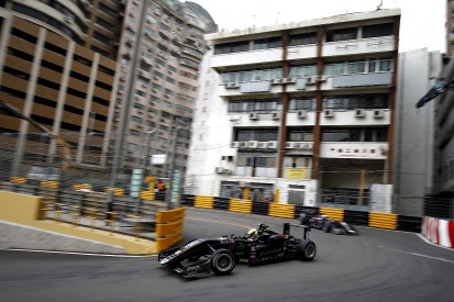 Motopark F3 pair rue Macau Grand Prix qualifying chaos
