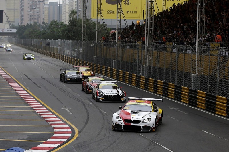 Macau GT World Cup: Farfus wins from pole, resists Mercedes pressure