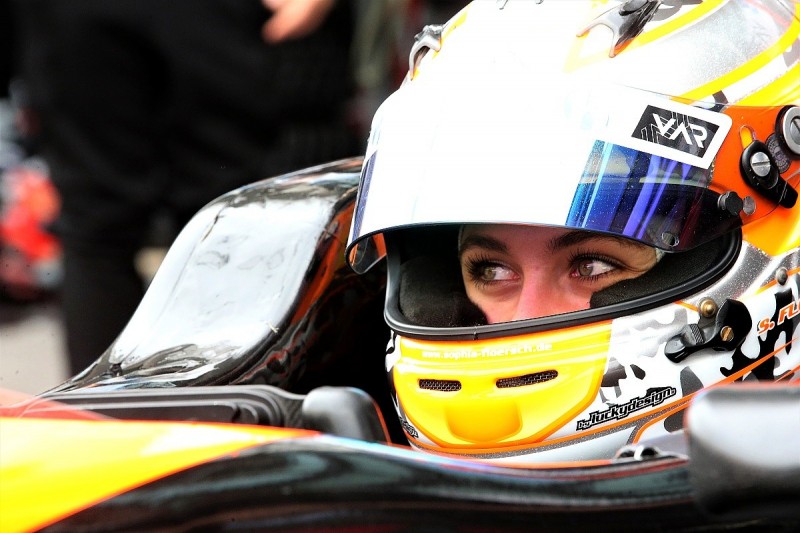 Van Amersfoort recovering stolen parts from Florsch Macau GP crash