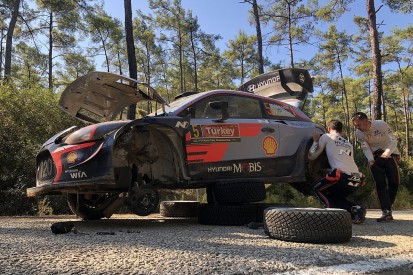 WRC Turkey: Thierry Neuville hits trouble, Sebastien Ogier leads