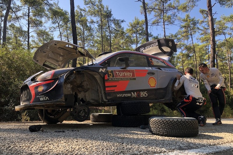 WRC Turkey: Thierry Neuville hits trouble, Sebastien Ogier leads