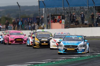 Silverstone BTCC: Moffat resists Ingram and Turkington for win