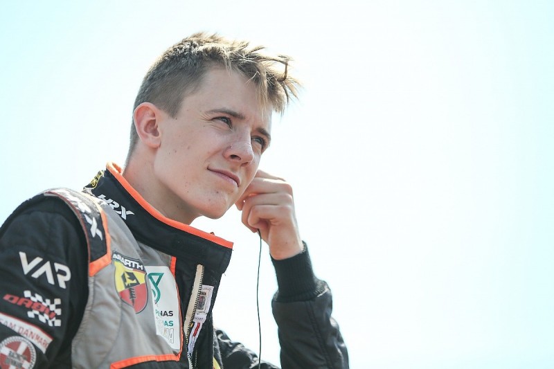 F4 frontrunner Vesti steps up to European F3 with VAR for finale