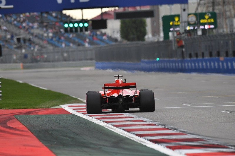 Resurfacing front part of Sochi F1 grid 'wrong' - Sebastian Vettel