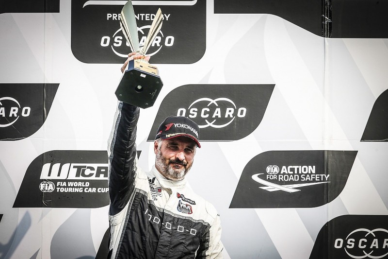 WTCR Ningbo: Muller wins, assumes points lead as Tarquini retires