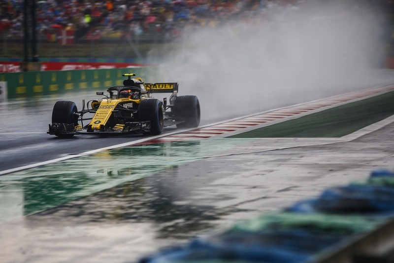 Sainz overruled Renault on way to fifth place in Hungary qualifying