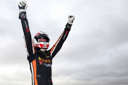 Snetterton BTCC: Matt Neal wins Double Diamond anniversary race