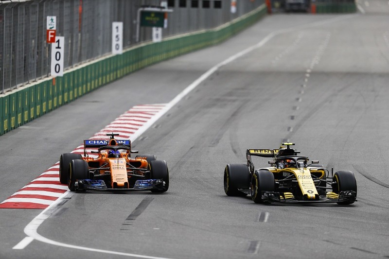 McLaren: Sainz attractive option for 2019 F1 seat if he is free