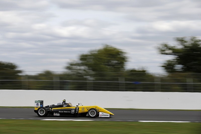 Silverstone European F3: Carlin's Renault junior Fenestraz on pole