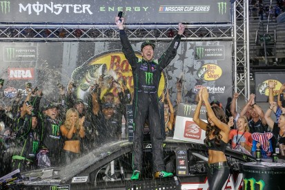 Bristol NASCAR: Kurt Busch ends win drought in dramatic race
