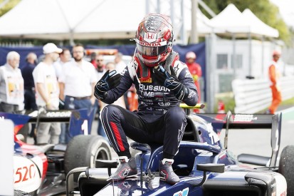 F2 Monza: Honda protege Makino takes first win from 14th on grid