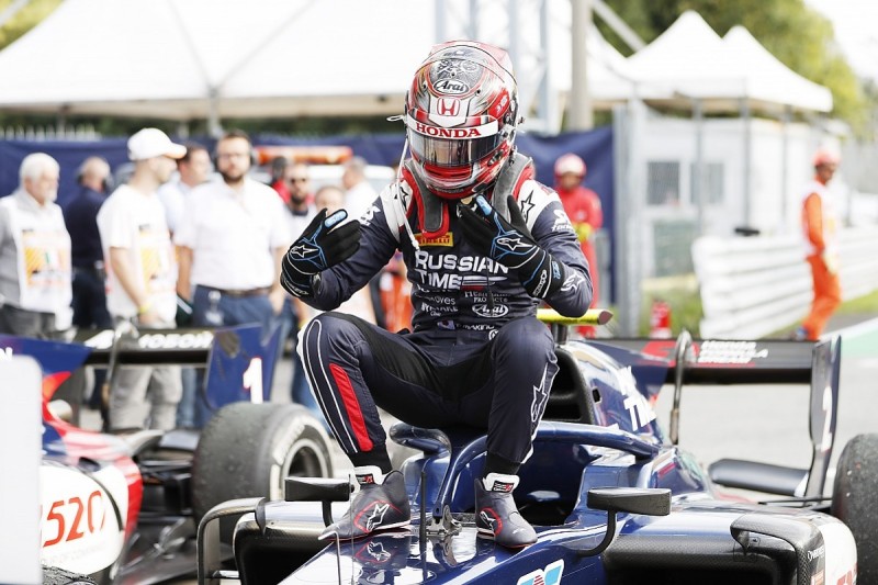 F2 Monza: Honda protege Makino takes first win from 14th on grid