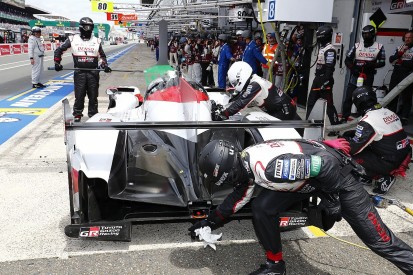 Le Mans hour 23: Kobayashi pit error costs #7 Toyota a lap