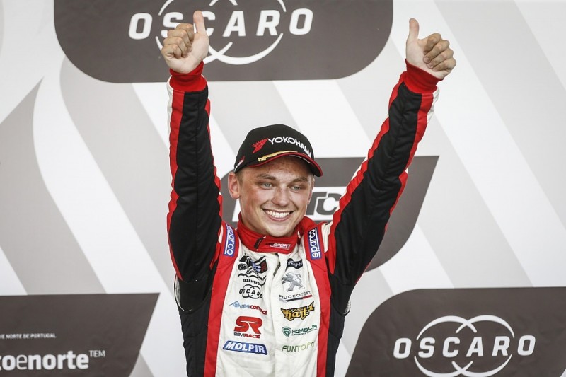 Vila Real WTCR: Peugeot's Mato Homola defeats Yvan Muller for win
