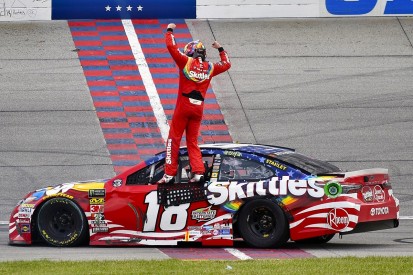 Chicagoland NASCAR: Kyle Busch wins after last-lap Larson contact