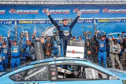 NASCAR Cup: Harvick beats Kyle Busch with aggressive late pass