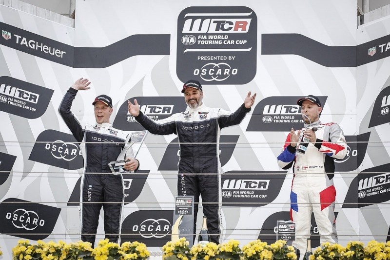 WTCR Nordschleife: Yvan Muller beats team-mate Thed Bjork to win
