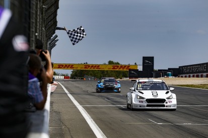 WTCR Nordschleife: Bjork resists Vervisch's last lap attack to win