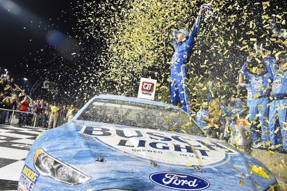 NASCAR Kansas: Stewart-Haas's Kevin Harvick beats Truex late on