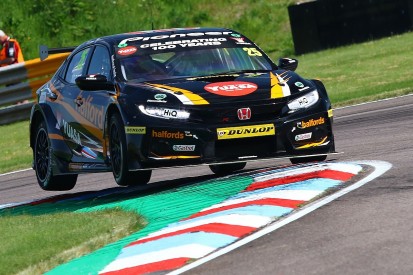 BTCC Thruxton: Neal beats Turkington to pole with new record