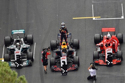 Lewis Hamilton: Daniel Ricciardo lacks strong F1 options for 2019