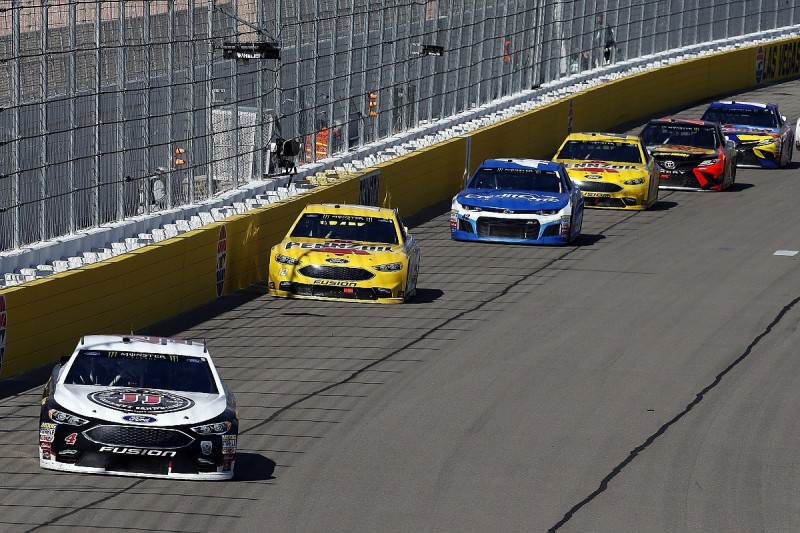 Las Vegas NASCAR: Kevin Harvick dominates second straight race