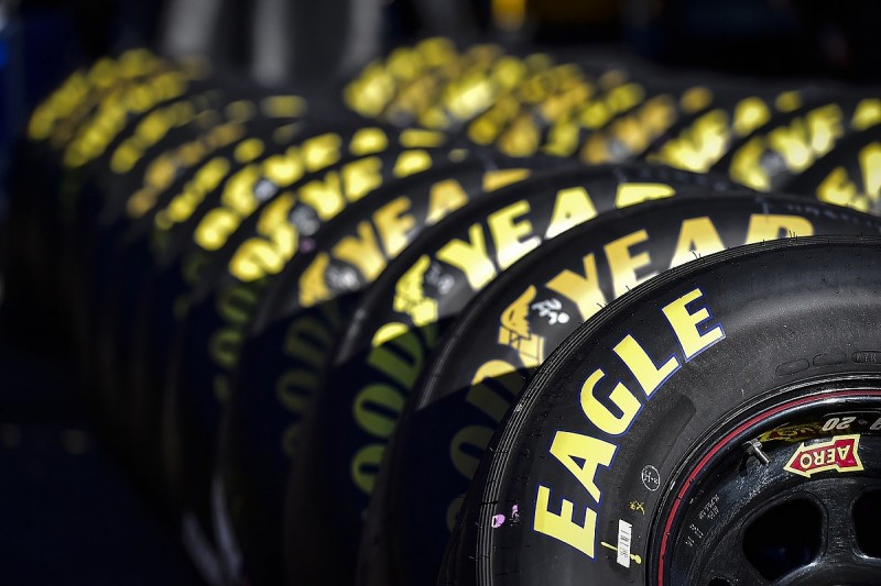 NASCAR Fontana: 24 cars offered new tyres to avoid start disparity