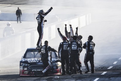 NASCAR Martinsville: Stewart-Haas's Clint Bowyer ends win drought