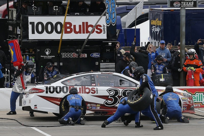 NASCAR minnow David Ragan defends controversial Cup pitguns