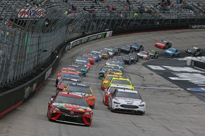 NASCAR Bristol: race reaches second stage but is postponed for rain