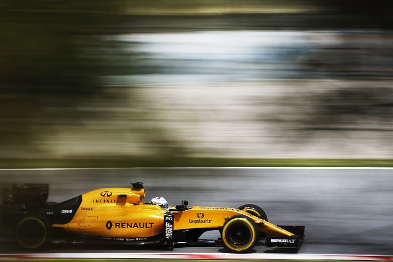 Renault looking into 'strange' behaviour of Formula 1 chassis