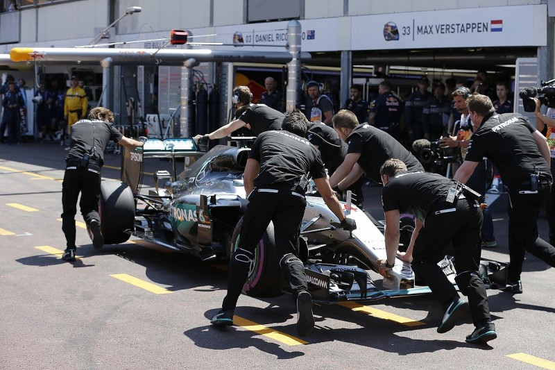 Monaco Grand Prix: Problems hit Hamilton and Rosberg in Q3