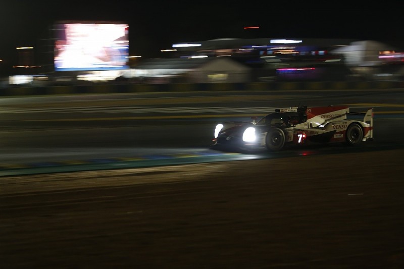 Le Mans hour 9: #7 Toyota increases lead due to slow zone