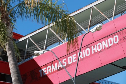 Verheerendes Feuer im Boxengebäude von Termas de Rio Hondo